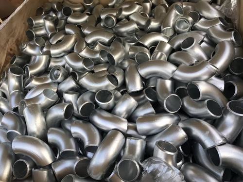 碳鋼與不銹鋼彎頭及三通 材料特性與應用場景對比